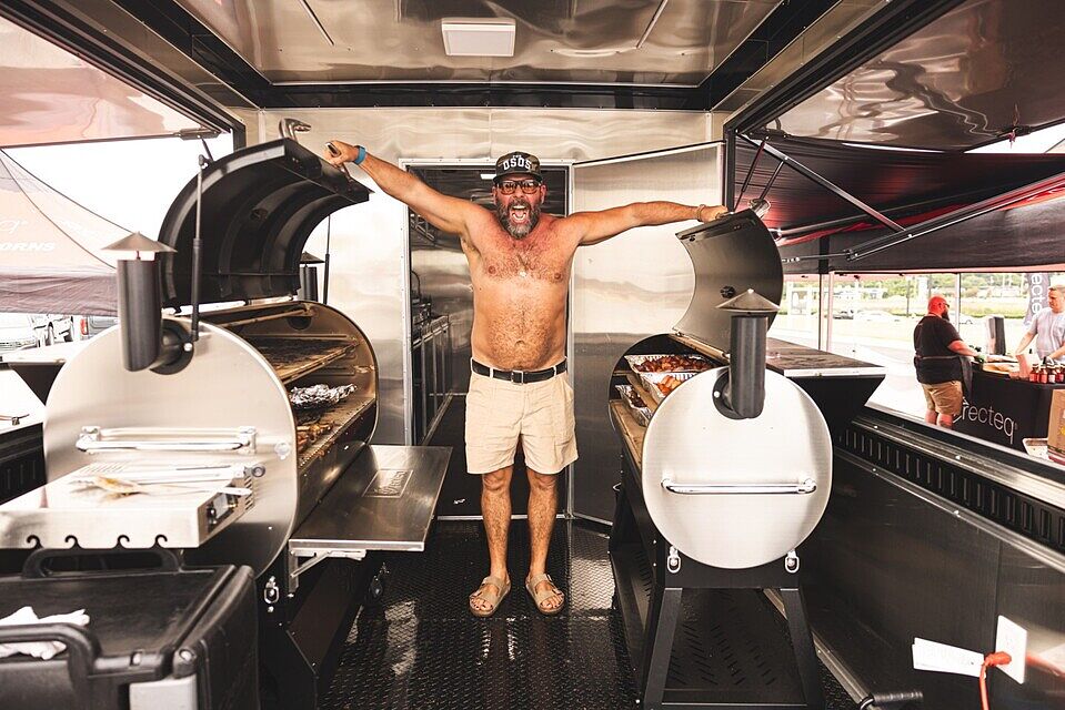 #recteqfamily, help us wish a BIG Happy Birthday to @bertkreischer! 🎉 Keep the laughs loud, the stories wild, and that BBQ rolling on your recteq! 🤘