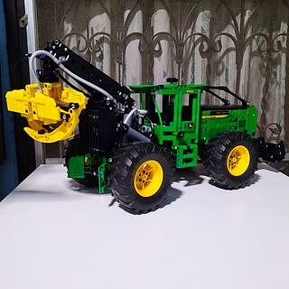 LEGO® Technic™ John Deere 948L-II Skidder