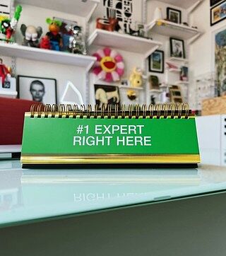 DAILY DESK PLAQUE
