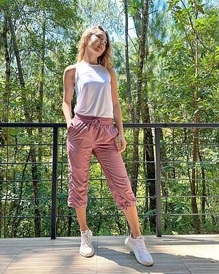 Lumen Lightweight Capri Pant