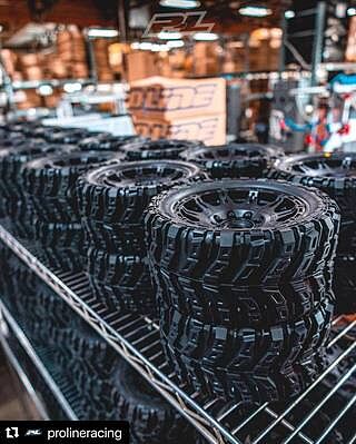 1/6 Masher X HP BELTED Fr/Rr 5.7" MT Tires Mounted 24mm Black Raid (2)