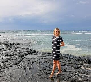 Harlow Dress in Luxe Stretch (Navy/White Scallop Stripe)