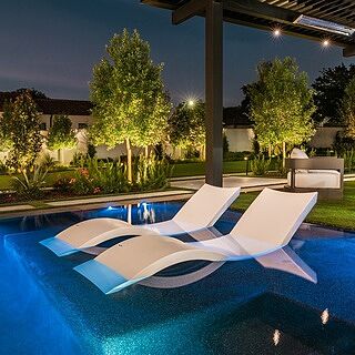 Signature Chaise