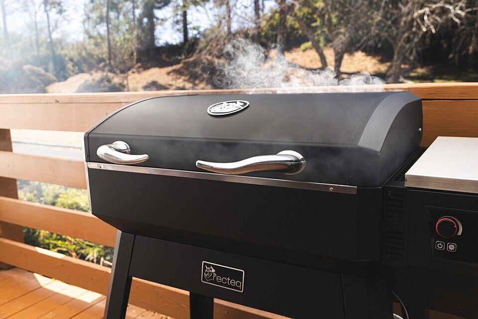 Everyone’s got their way of celebrating… this is the recteq way 💨