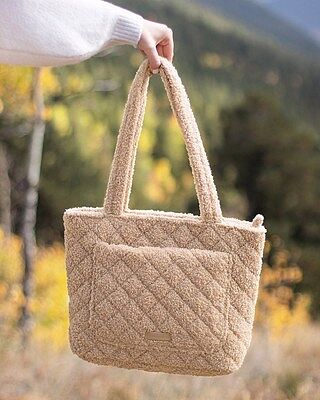 Kick off off the gifting season with a little something special for Y-O-U! Link in bio to treat yourself to 25% off Tote, Crossbody and Shoulder Bags 🎁
📸: @colorado_liv
*
*
*
#verabradley #sale #shop #new #fall #gifts