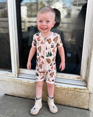 Print Shorty Sleeper with Zipper in Latte Camping Animals