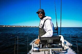 As we continue our path as a brand to connect with the most passionate and high octane individuals in their craft. We are proud to have @rob_radlof flying the @spyoptic flag as one of our favorite captains and anglers on East Coast. Some parts badass angler, some parts kick ass dad, and many parts awesome human.
#WhatsYourHappy!?
#happyboost
@takwaterman