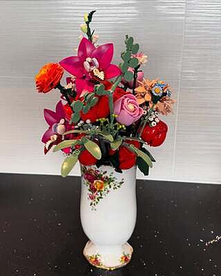 LEGO® Botanicals Pretty Pink Flower Bouquet