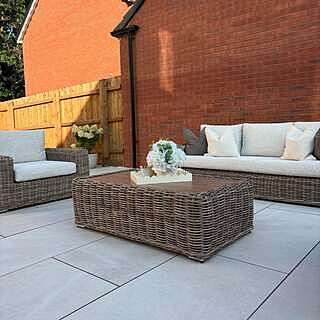 Bellagio Round Wicker Outdoor 1-Seater Sofa, Natural with Sage Stripes