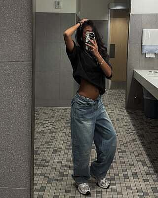 Kimberly Wide-Fit Baggy Jeans IA504