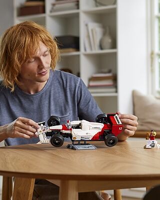 LEGO® ICONS™ McLaren MP4/4 & Ayrton Senna