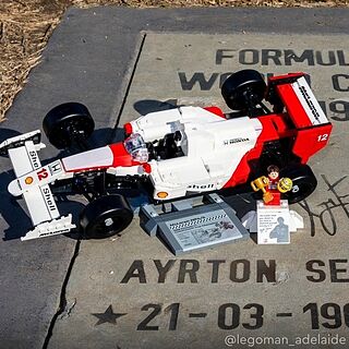 LEGO® ICONS™ McLaren MP4/4 & Ayrton Senna