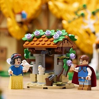 LEGO® Disney™ Snow White and the Seven Dwarfs Cottage