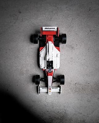 LEGO® ICONS™ McLaren MP4/4 & Ayrton Senna