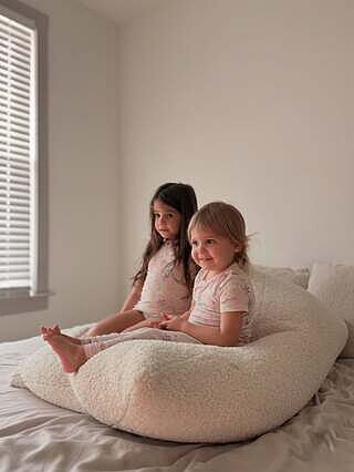 Print Short Sleeve Pajama Set in Shrinking Violet Sleeping Unicorns