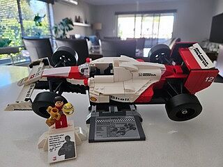 LEGO® ICONS™ McLaren MP4/4 & Ayrton Senna