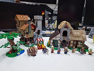 LEGO® ICONS™ Medieval Town Square