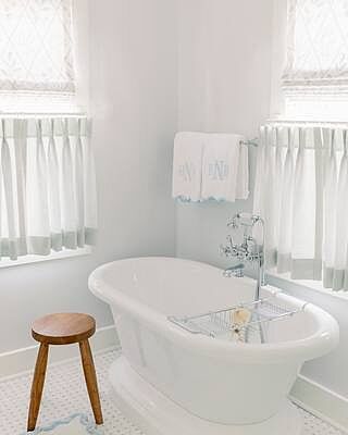 Scallop Hand Towels (pair)