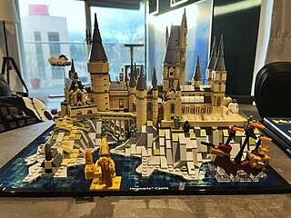 LEGO® Harry Potter™ Hogwarts™ Castle & Grounds