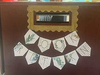 Gold Glitter Scalloped Bulletin Board Borders