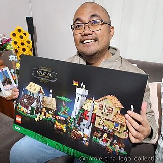LEGO® ICONS™ Medieval Town Square