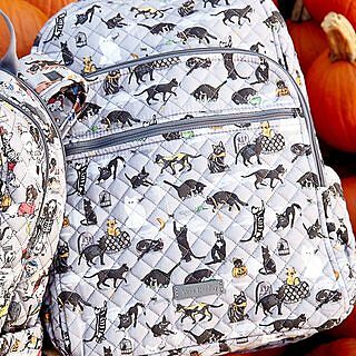 Are you hoping to win the Spooky Cats or Spooky Dogs giveaway?! Comment below and make sure you've entered for your chance to win on our last two posts! 🎃
*
*
*
#VeraBradley #Halloween #October #pattern