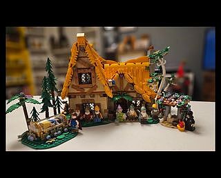 LEGO® Disney™ Snow White and the Seven Dwarfs Cottage