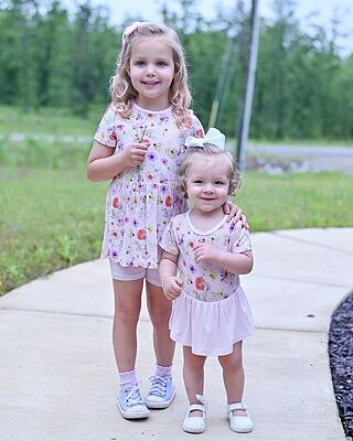Print Short Sleeve Playtime Outfit Set in Shrinking Violet Pressed Flowers