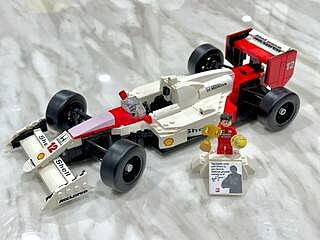 LEGO® ICONS™ McLaren MP4/4 & Ayrton Senna