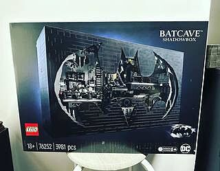 LEGO® DC Batman™ Batcave™ – Shadow Box