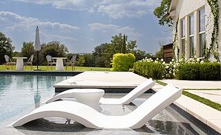Signature Chaise