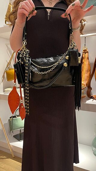 Avon Shoulder Bag In Polished Leather - Black