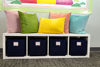 Light Green with Dots Scalloped Bulletin Board Borders