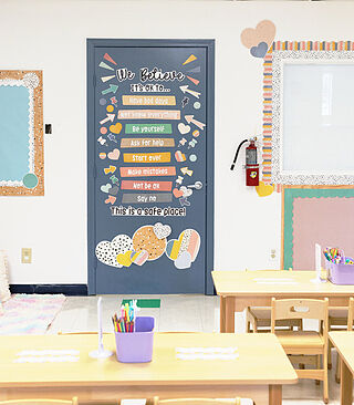 Black Dots Straight Bulletin Board Borders