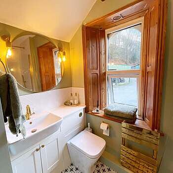 Sleek Edison Wall Light