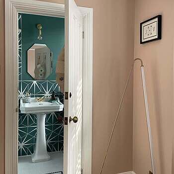 Sleek Edison Wall Light