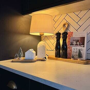 Marble Small Ridge Table Lamp - White