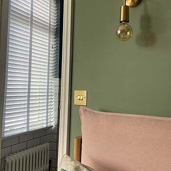 Sleek Edison Wall Light