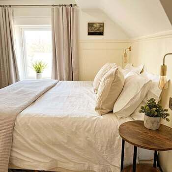 Sleek Edison Wall Light