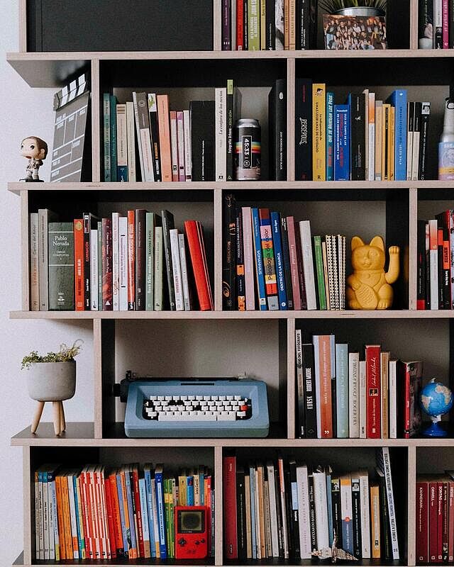 Casa es donde viven tus libros 📚📖☕️

#tylko #librariesofinstagram #librariesrock #books #bookworm #readmorebooks #coffeeandbooks #librosengalego #deco #decoration #interiorstyling #interiorsinspiration #decoracion #interiorismo #design #interiordesign #libraries #bookshelves