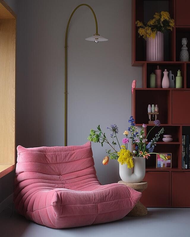 Van toen we nog een rode tylko kast hadden staan. Kleurde wel echt lekker met de roze Togo zeg! Durf jij ook spannende kleurencombinaties aan in je huis? Of kies je liever voor iets veiligers?