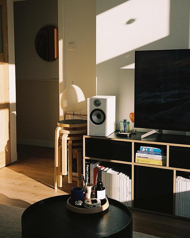 I got some scans back from the lab✨📷🎞️ So happy with my new Voigtländer Bessa R that I found new in box at an online marketplace😁 I captured some moments here in Rotterdam but can’t wait for our holiday within a month! 

Shot on the Bessa R with the voigtlander_offiziell 40mm 2.8 Heliar on Kodak Portra 160 and Gold 200 scanned by cameralisatie 

#voigtlander #voigtlanderbessar #bessar #voigtlander40mm #heliar40mmf28 #portra160 #gold200 #cameralisatie #rotterdamonfilm #rotterdam