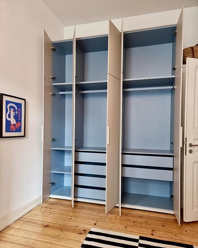 swipe, um zu sehen, worauf wir die letzten Monate sehnlichst gewartet haben 🤩
Endlich haben wir im Arbeitszimmer den Stauraum, der uns bislang noch gefehlt hat! 

tylko #tylko #altbau