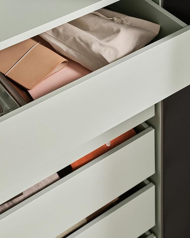 It’s alllll about the finer details with Tone: modern matte finish ✔️ soft-close drawers ✔️ colour-matched rails ✔️