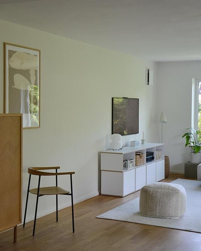 Guckt mal in die Stories. Zeig euch gleich die Zimmer oben die (fast) fertig gestrichen sind. Habt ein schönes Wochenende trotz Regenwetter! 

#livingroominspiration #livingroomdesign #livingroomideas #mylvngrm #homedesign #homeinspiration #wohnzimmer #wohnzimmerideen #interiordesign #interiorlovers #interior #minimalisthome #minimalistinterior #softminimalism #lessismore #clutterfreeliving #nordichome #einrichtungsideen #inspiringhomes #wohninspiration #wohnideen (Werbung ohne Auftrag)
