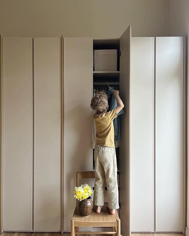Some Sundays is all about getting things done. Like spring cleaning your wardrobe. 💫 Having a little helper is really recommended even if it cost me an ice cream. I’m absolutely in love with our new wardrobe from tylko - both practical, high quality and pretty! 🤍 Ps you get 35% off (min. order value 500 eur) using “nathaliemyrberg” until May 15.