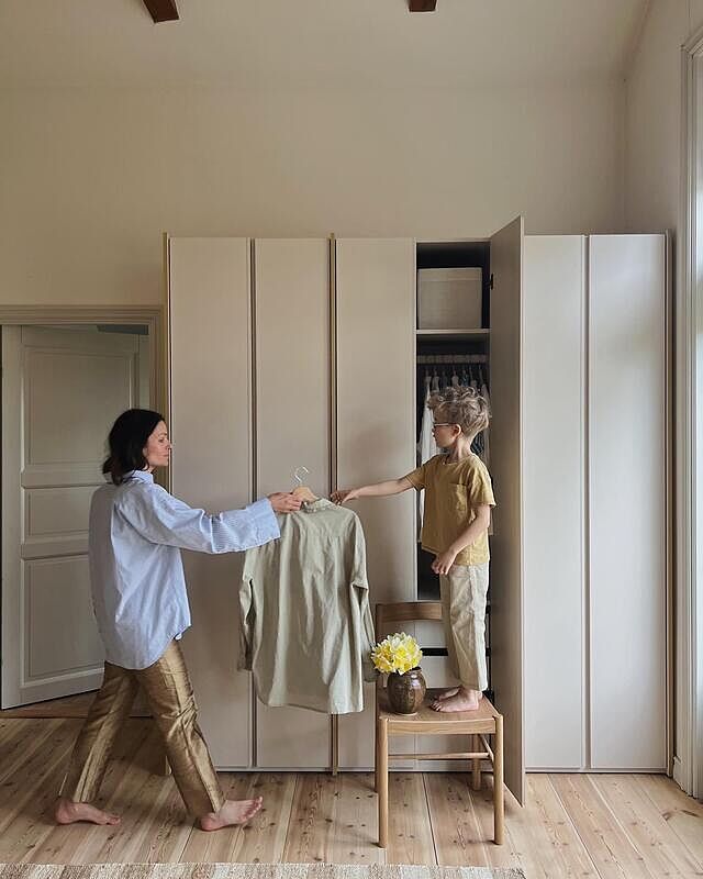 Some Sundays is all about getting things done. Like spring cleaning your wardrobe. 💫 Having a little helper is really recommended even if it cost me an ice cream. I’m absolutely in love with our new wardrobe from tylko - both practical, high quality and pretty! 🤍 Ps you get 35% off (min. order value 500 eur) using “nathaliemyrberg” until May 15.