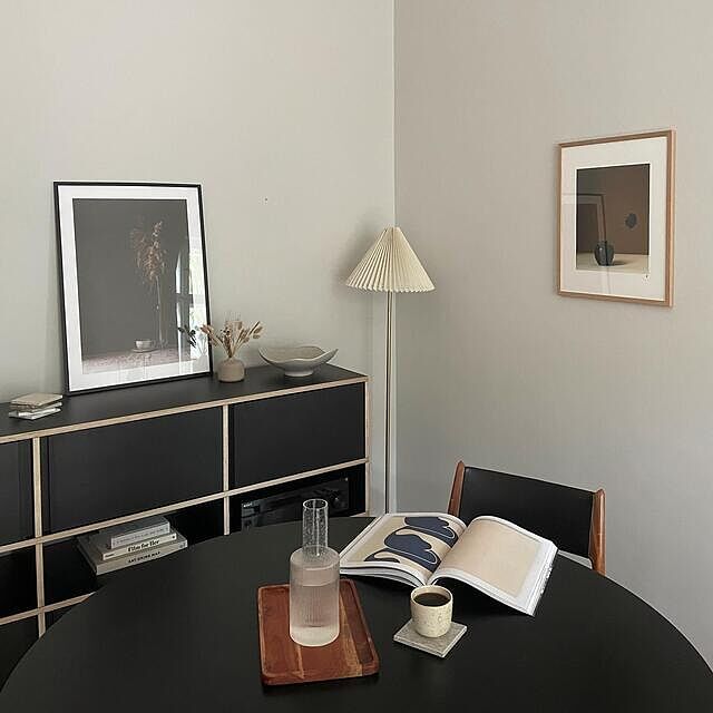 slow morning 

___

#interior #interiordesign #minimalism #minimalismus #cleanandsimple #beigeinterior #slowlinving #softminimalism #minimalmovement #neutralhome #mylvngrm #livingroom #livingroomideas #livingroomdesign #wohnzimmerideen #livingroomdecor #solebich #howwelive #blackandwhite