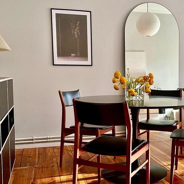 in love with yellow flowers 🌼

___
#home #homedecor #simpleliving #minimal #mylvngrm #flowers #homedesign #livingroom #cleanandsimple #interiordesign #interior #softminimalism #altbauliebe #wohnzimmer #blumenliebe #solebich #howwelive