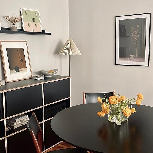 the corner 

___
#mylvngrm #livingroom #livingroomideas #livingroomdesign #wohnzimmerideen #livingroomdecor interior #interiordesign #minimalism #minimalismus #cleanandsimple #beigeinterior #slowlinving #softminimalism #minimalmovement #neutralhome